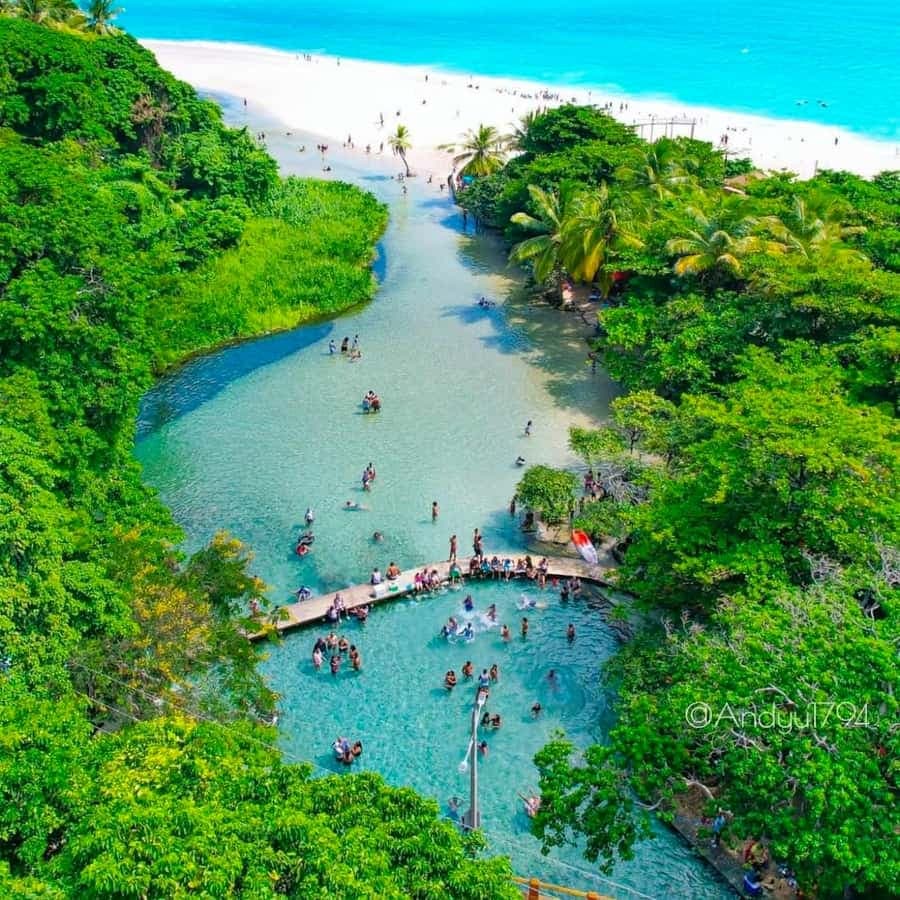 Bahía de las Águilas 2 Tage gemeinsames All-Inclusive ab Santo Domingo — Guided tour and outdoor activity