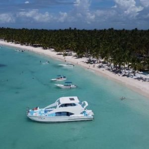 Z Punta Cany: Saona a Mano Juan Celodenní výlet katamaránem